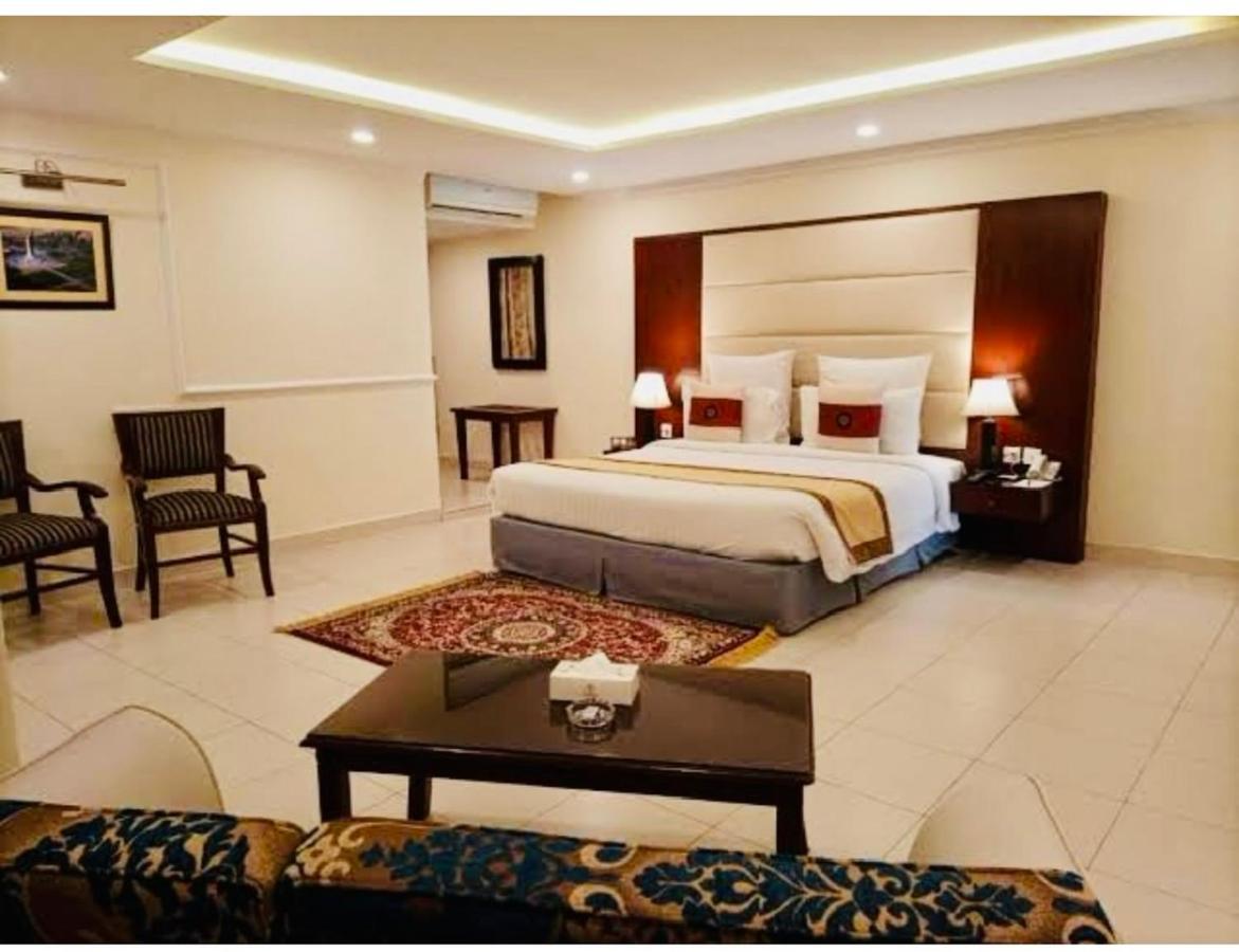 Hotel New Mid City Multan Exterior foto